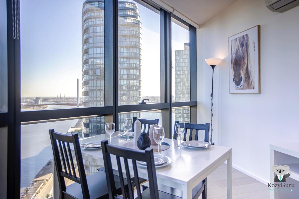 KOZYGURU DOCKLANDS HIGH LEVEL WATERVIEW 1BED POOL VDO883-2009 - Housity