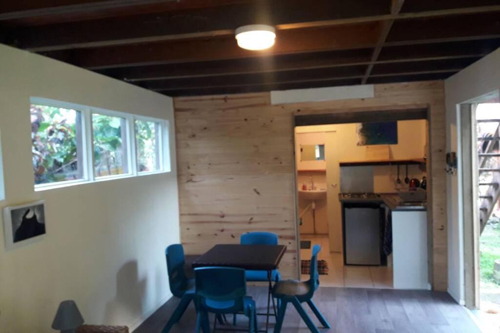 Fare Totara, jardin verdoyant - Housity