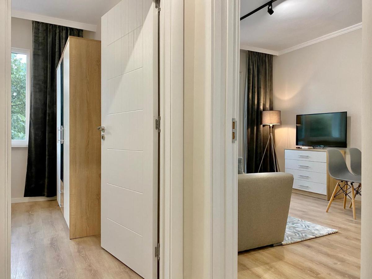 Stylish Top Centre Apartment for 4 guests - Housity