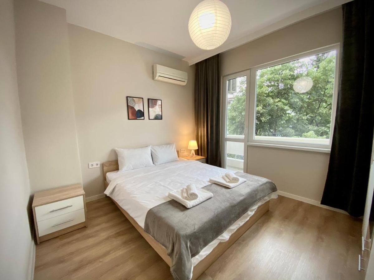 Stylish Top Centre Apartment for 4 guests - Housity