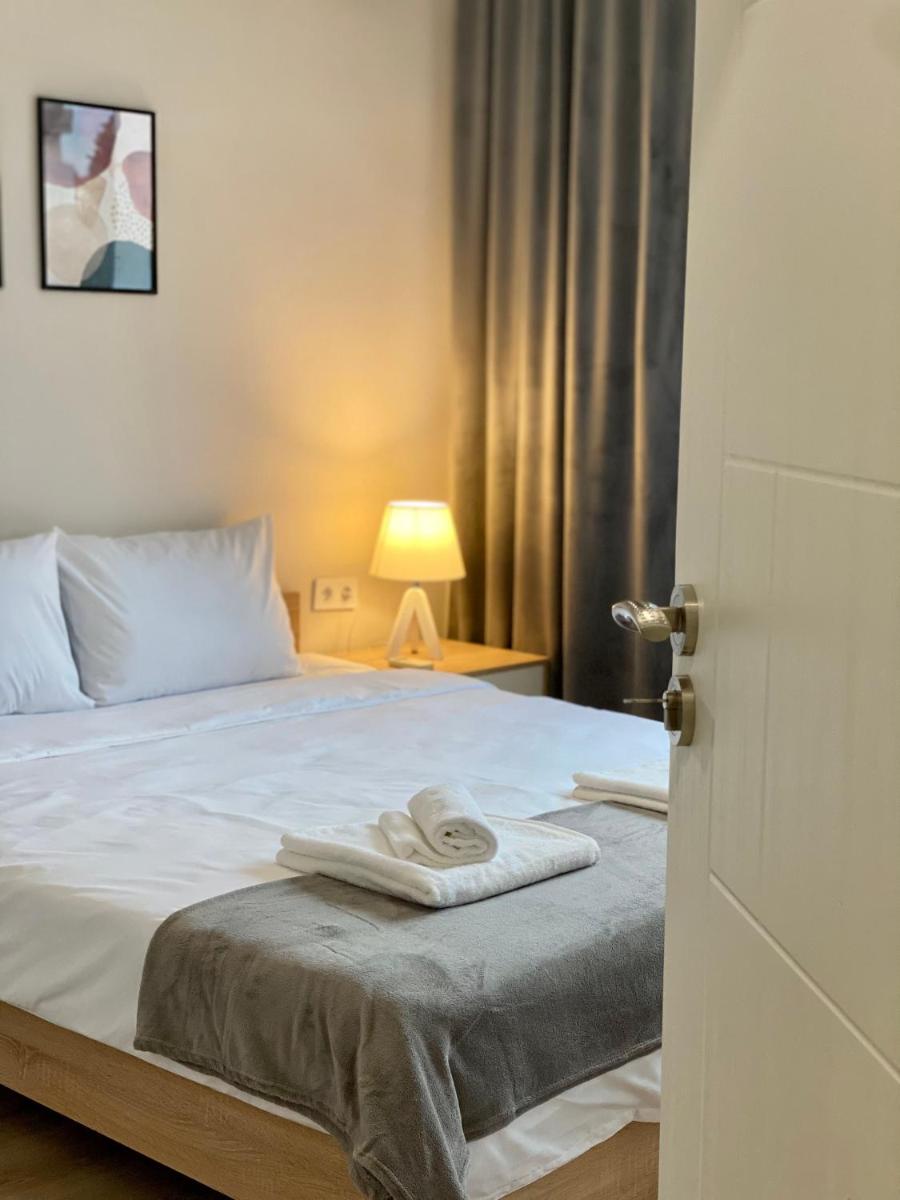 Stylish Top Centre Apartment for 4 guests - Housity