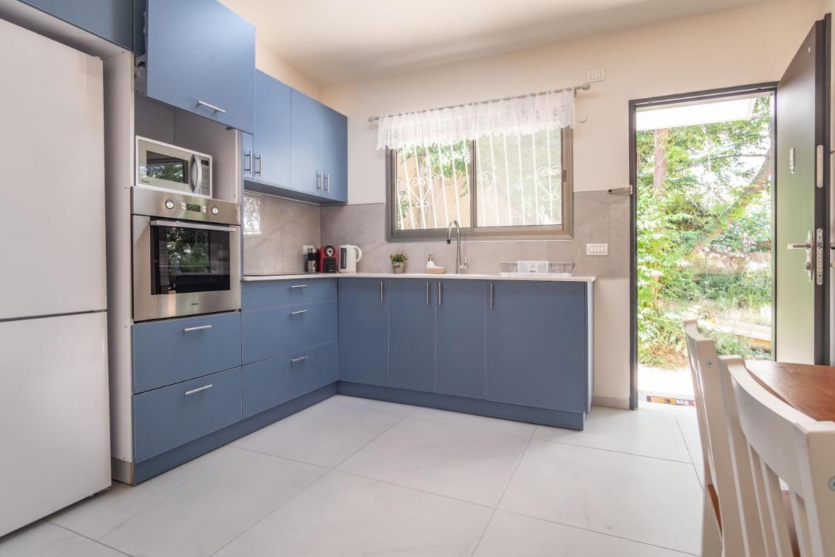 Suitetrails - PORT CITY HAIFA - Luxury Apartments 50 mtrs From The Beach