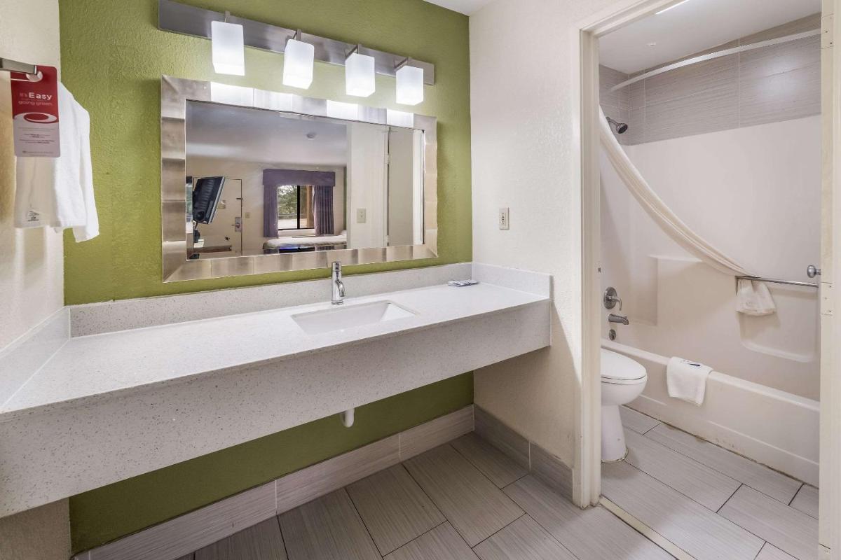 Econo Lodge Atlanta Airport East - Housity