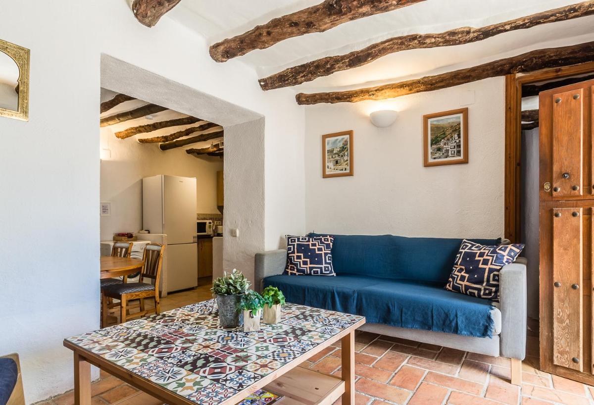 Casa Mundo - 16th century traditional white village house with pool - Housity