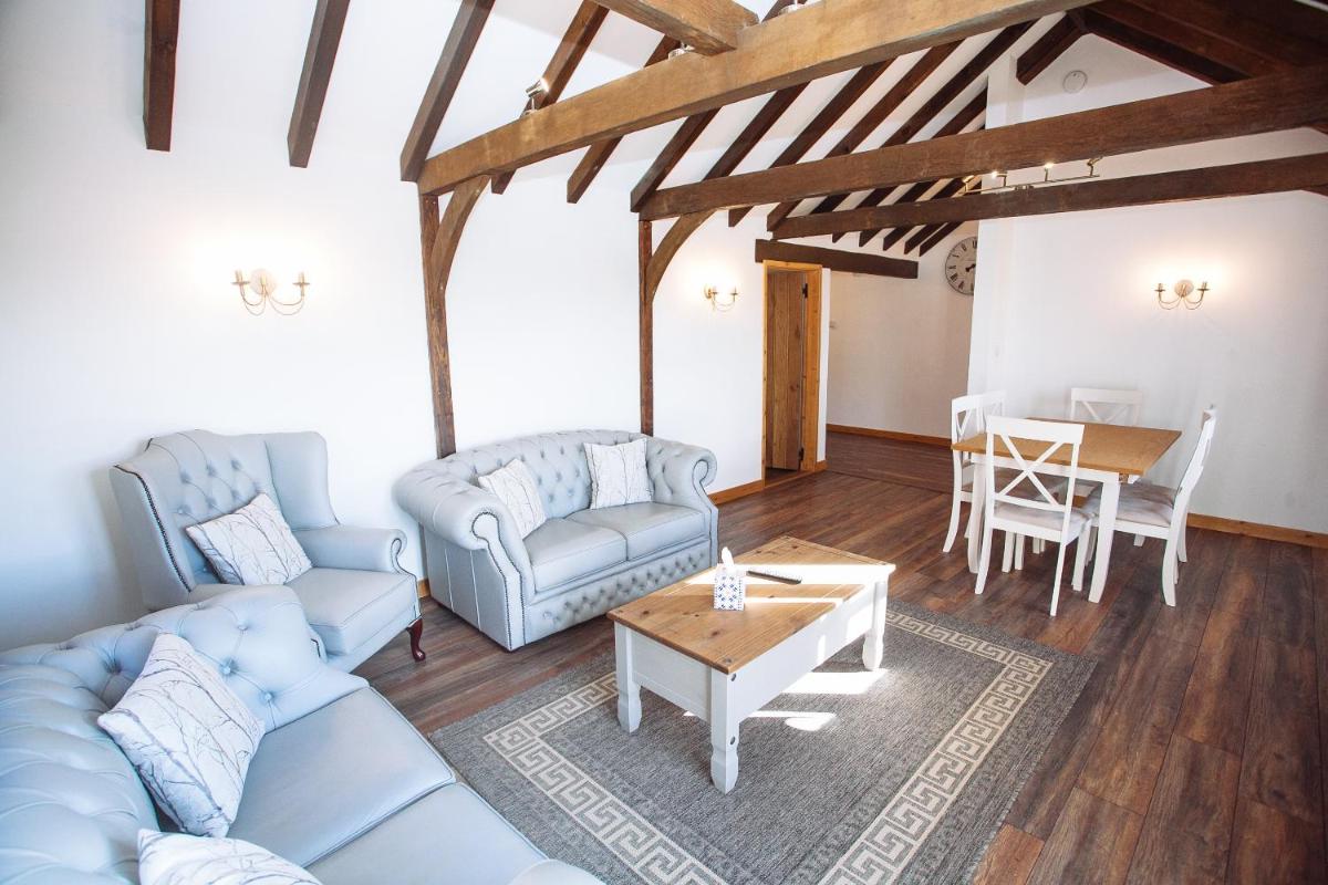 Boutique 3-Bed Cottage in Hellingly - Housity