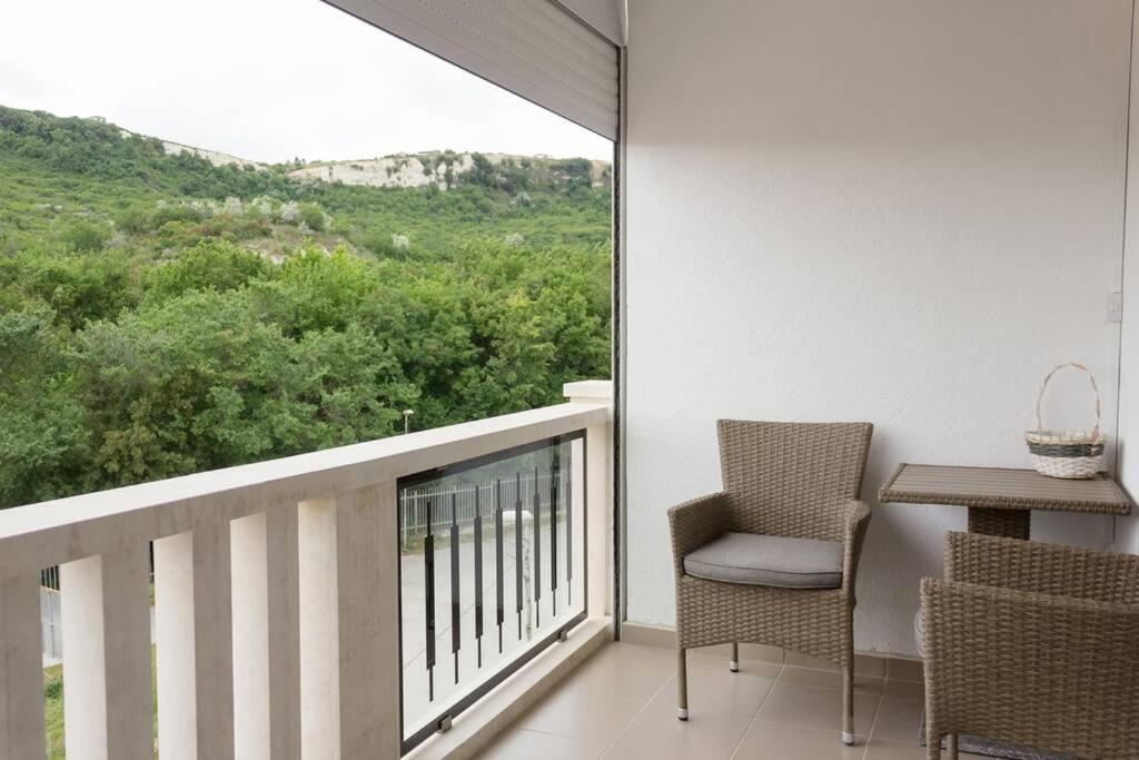 Perfect Summer Vacation Rental - One-Bedroom Flat - Housity