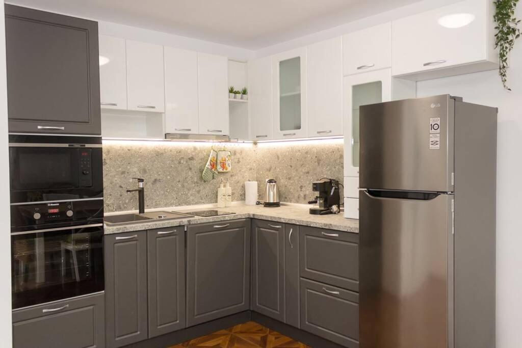 Perfect Summer Vacation Rental - One-Bedroom Flat - Housity