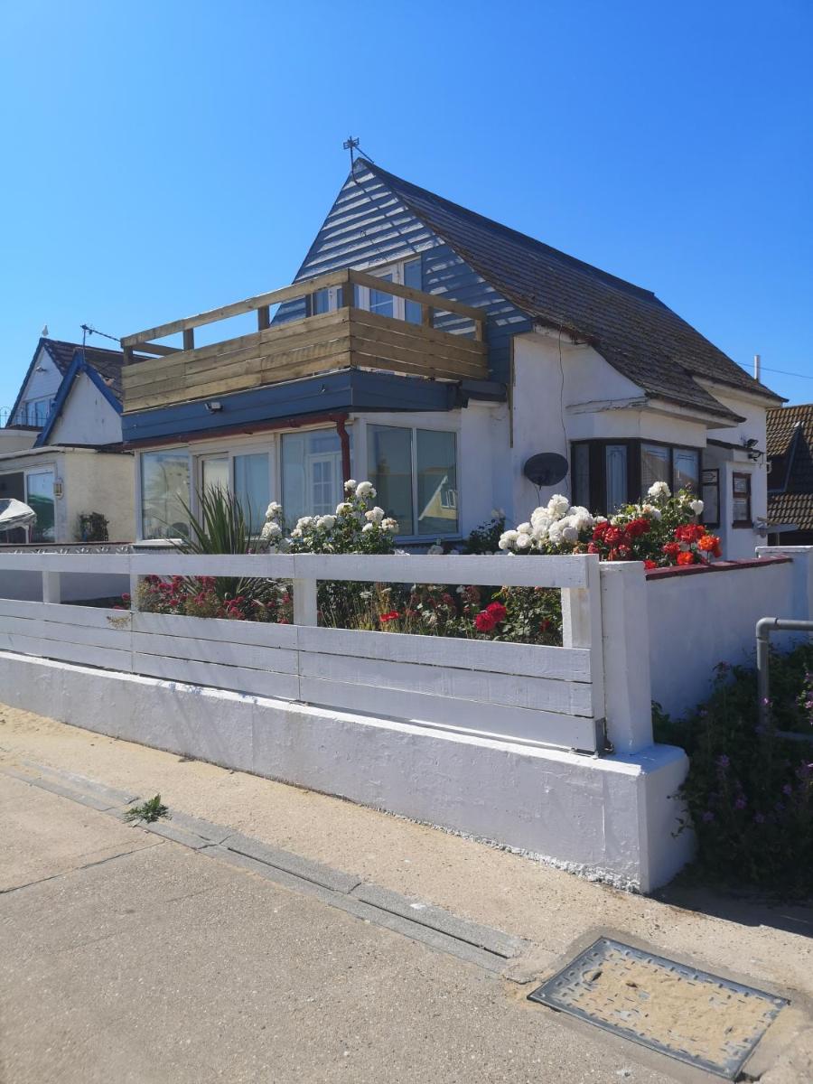 Beach House Jaywick - Housity