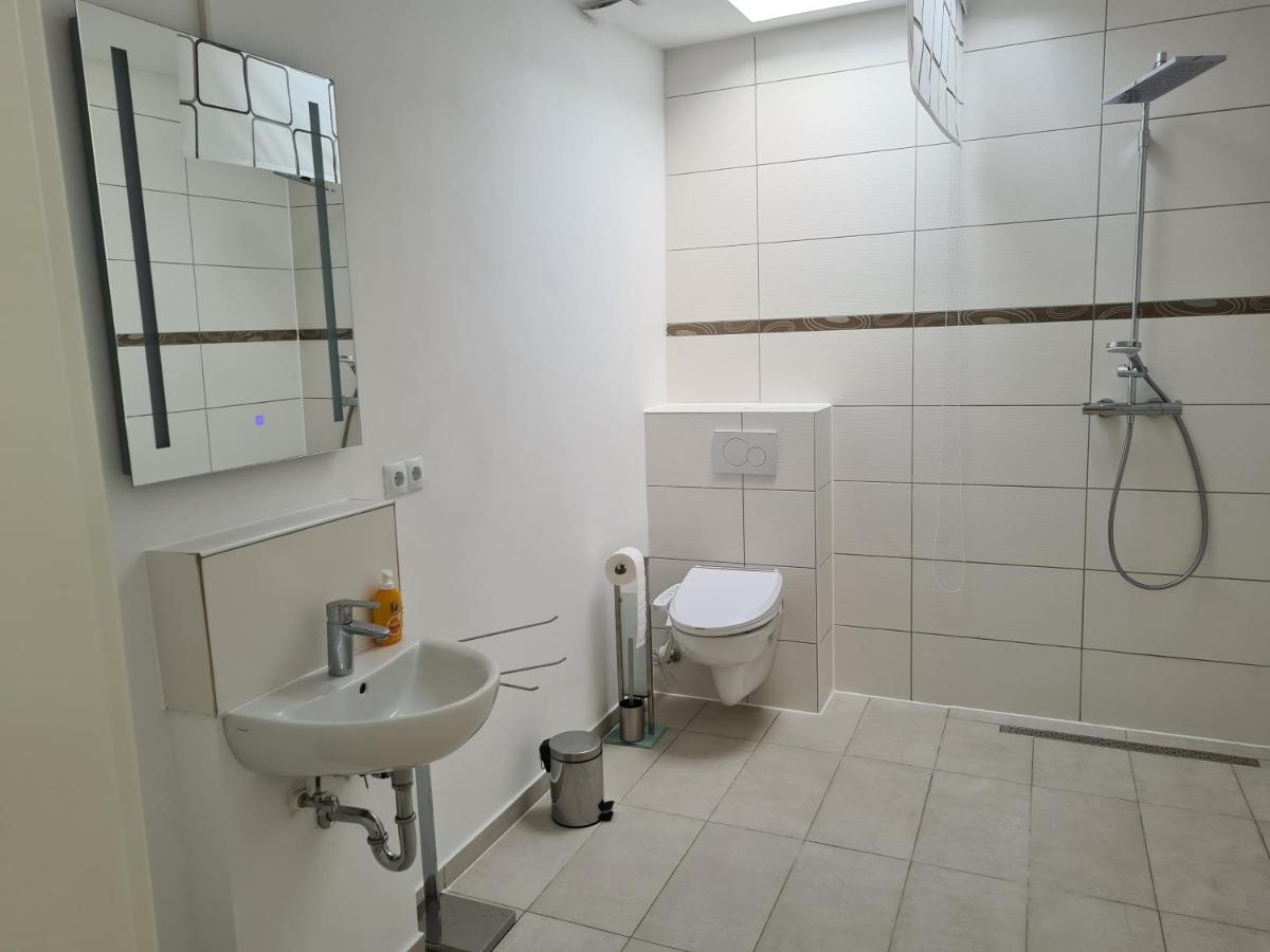 Fafa Home with Pool - Housity