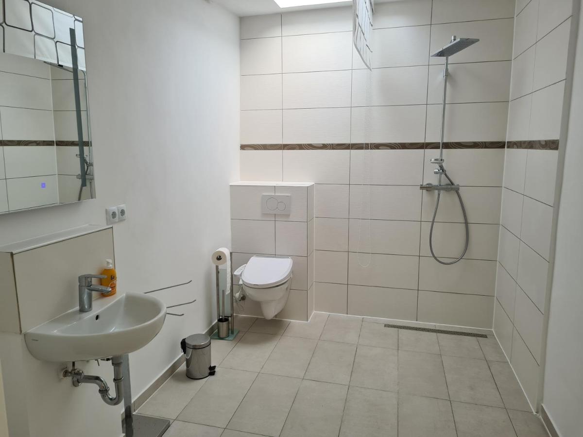 Fafa Home with Pool - Housity