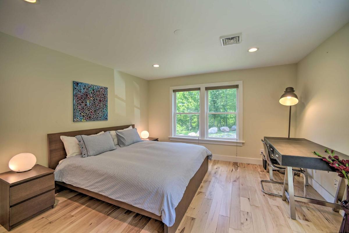 Charming Cottage with Deck Mtn and Lake Views! - Housity