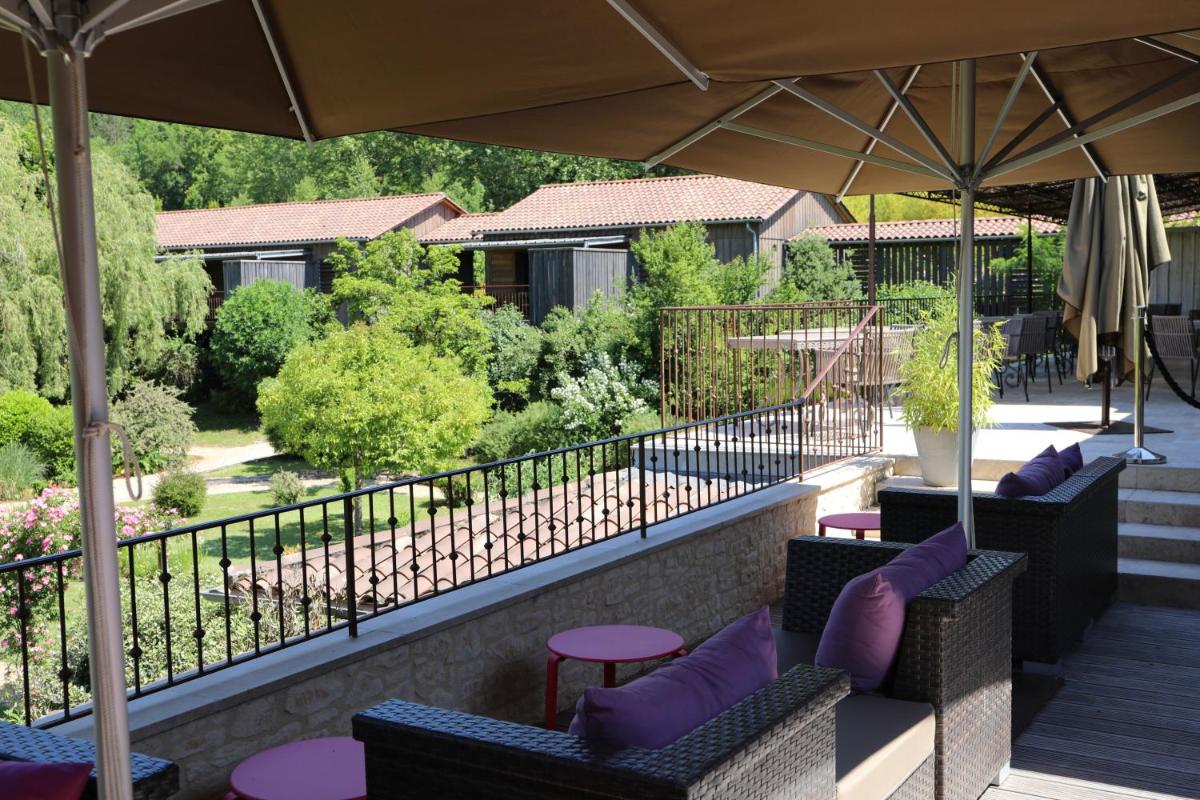Jardin de l'établissement Les Glycines - Hôtel & Spa - Teritoria