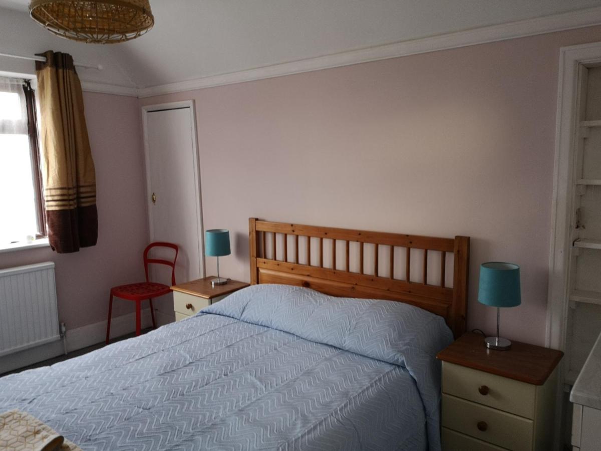 Beach House Jaywick - Housity