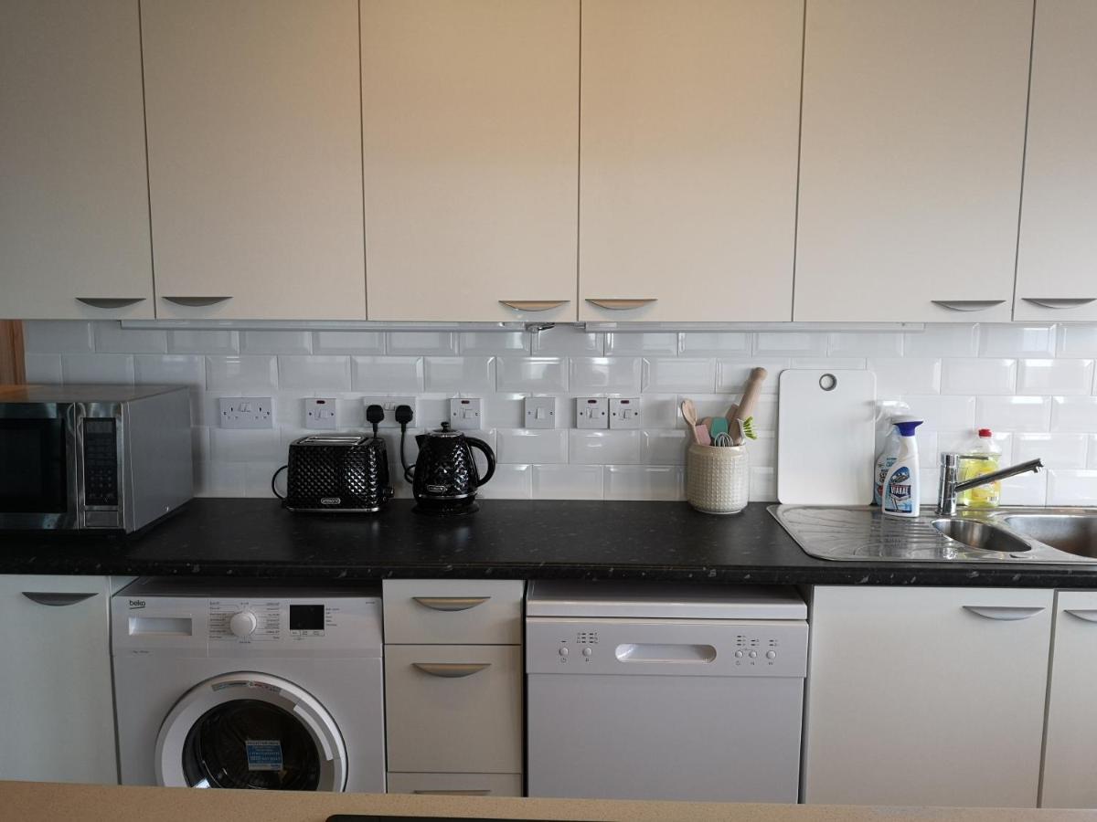 Beach House Jaywick - Housity