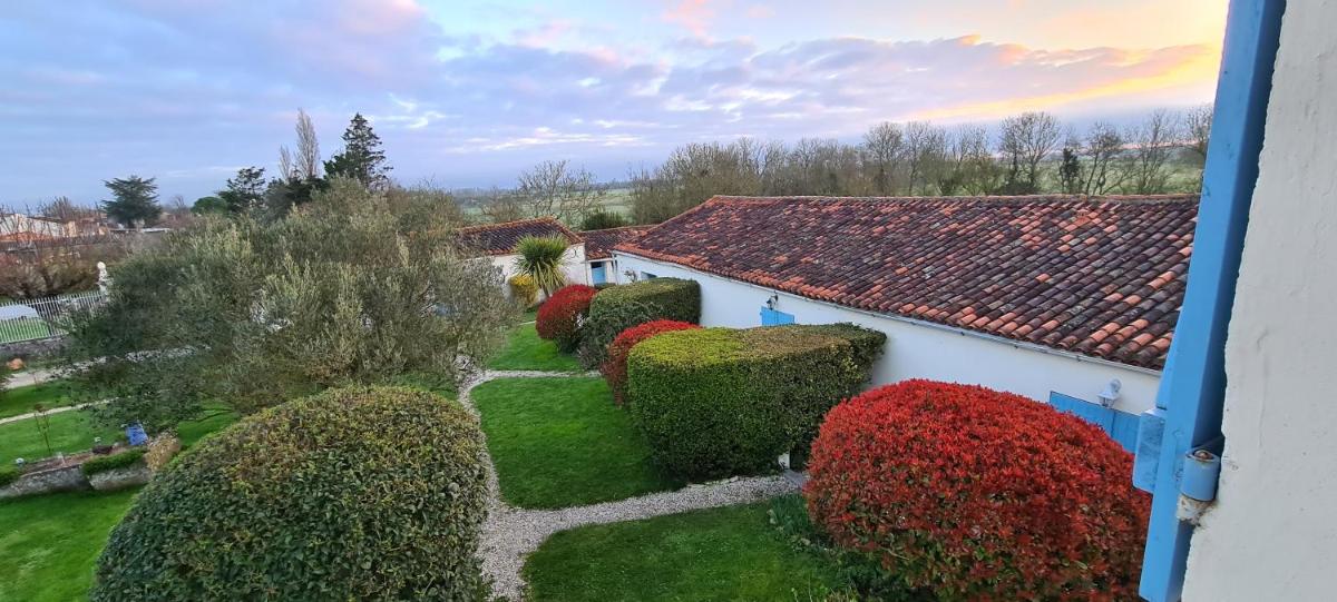 L'enclos bleu, gîte - marais poitevin avec piscine chauffée - Housity