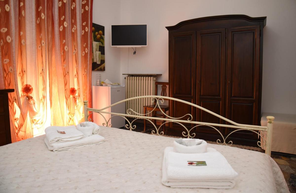 La Rosa Antica - Housity