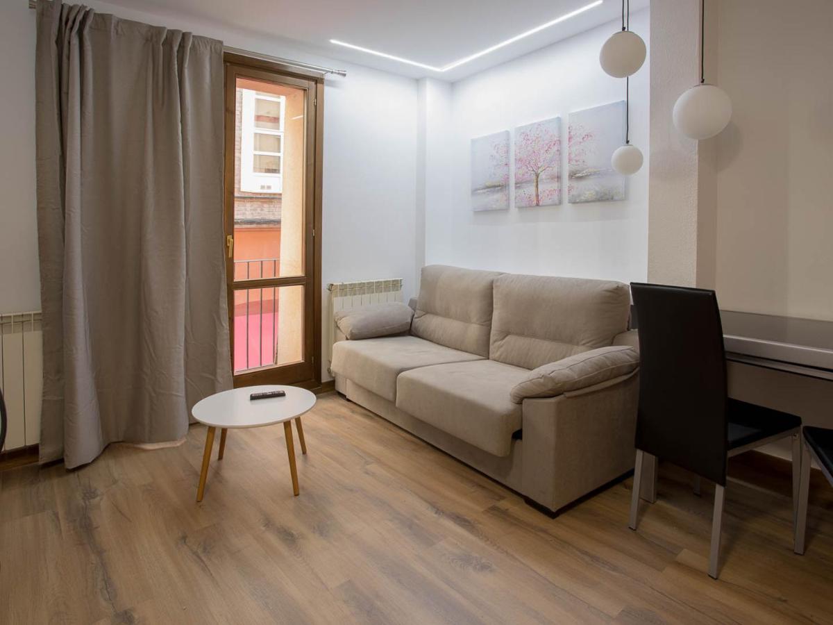 Apartamentos El Pilar - Housity