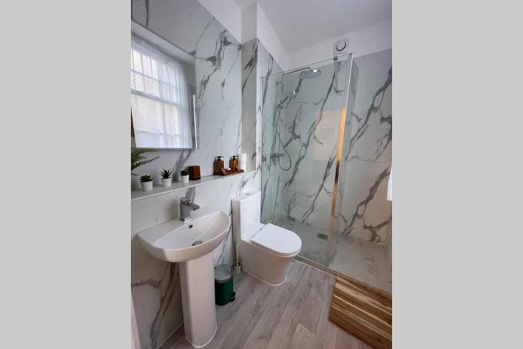 BOUTIQUE CITY CENTRE APARTMENT WITH PARKING - Housity