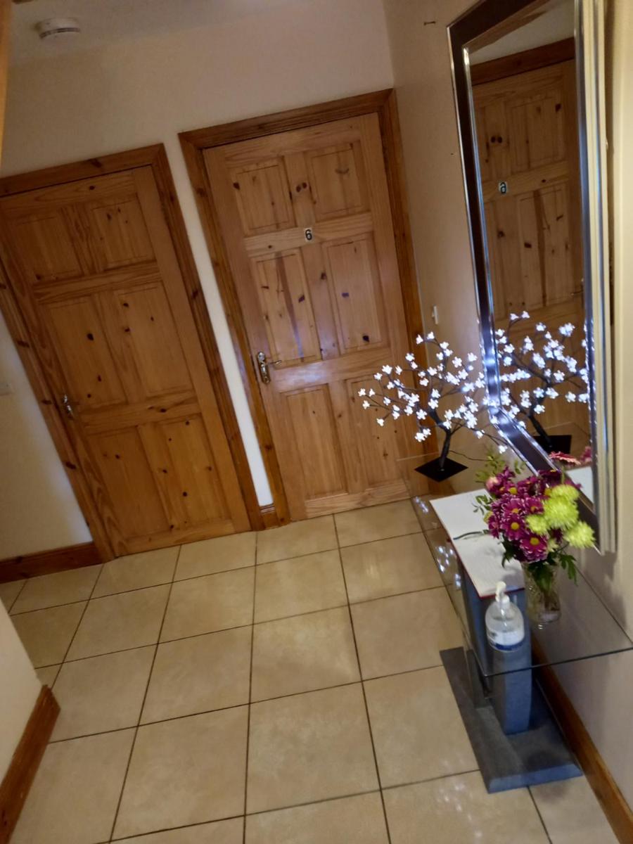 A New U Country Cottage - Housity