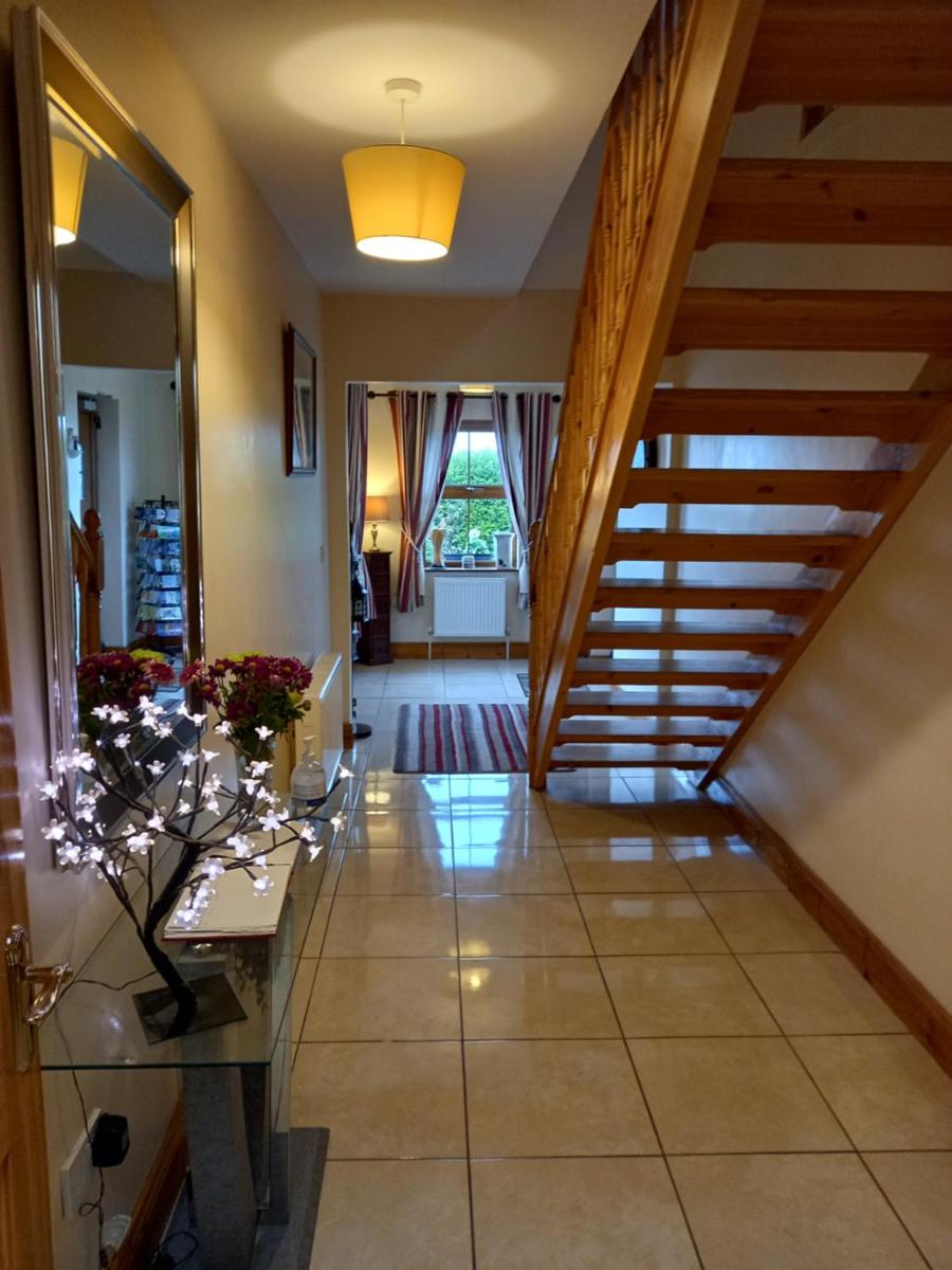 A New U Country Cottage - Housity