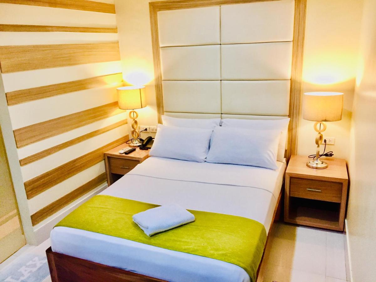 Suitetrails - RedDoorz Plus @ ABC Landmark Hotel