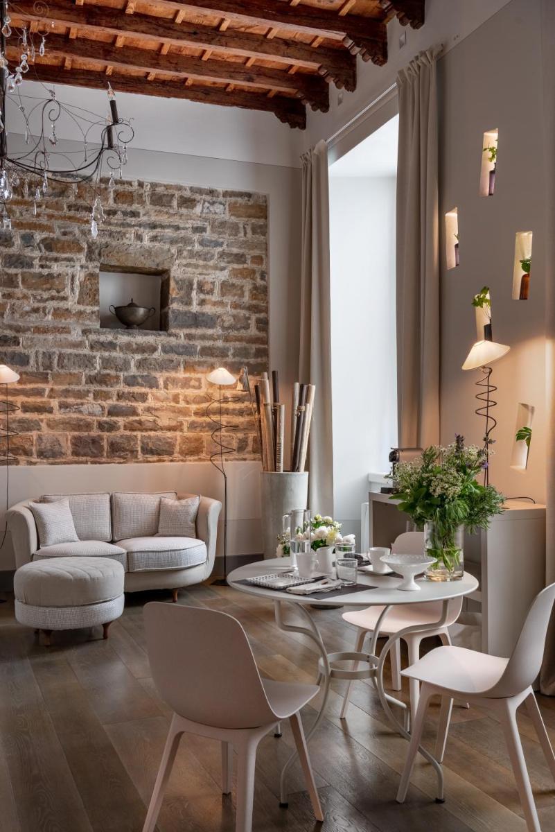 GombitHotel - Housity