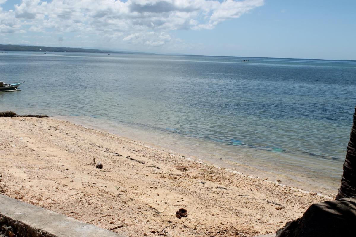 J & C Beach Resort - Housity