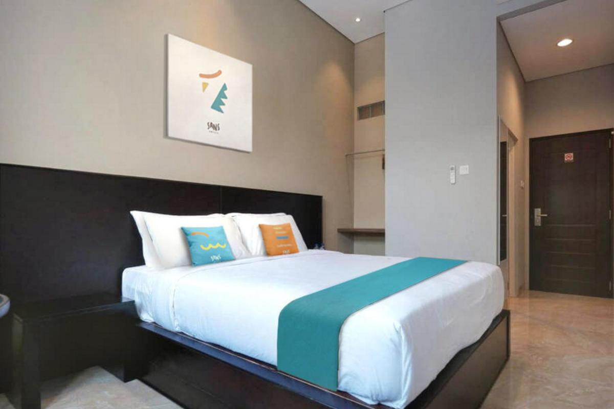 Sans Hotel Empress Simpang Lima - Housity
