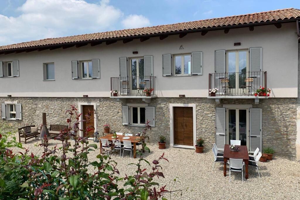 Restructured house with view in the hart of Langhe - Housity