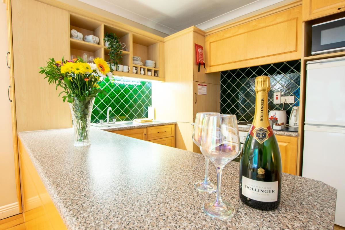 The Reek at The Harbour Mills by Shortstays - Housity