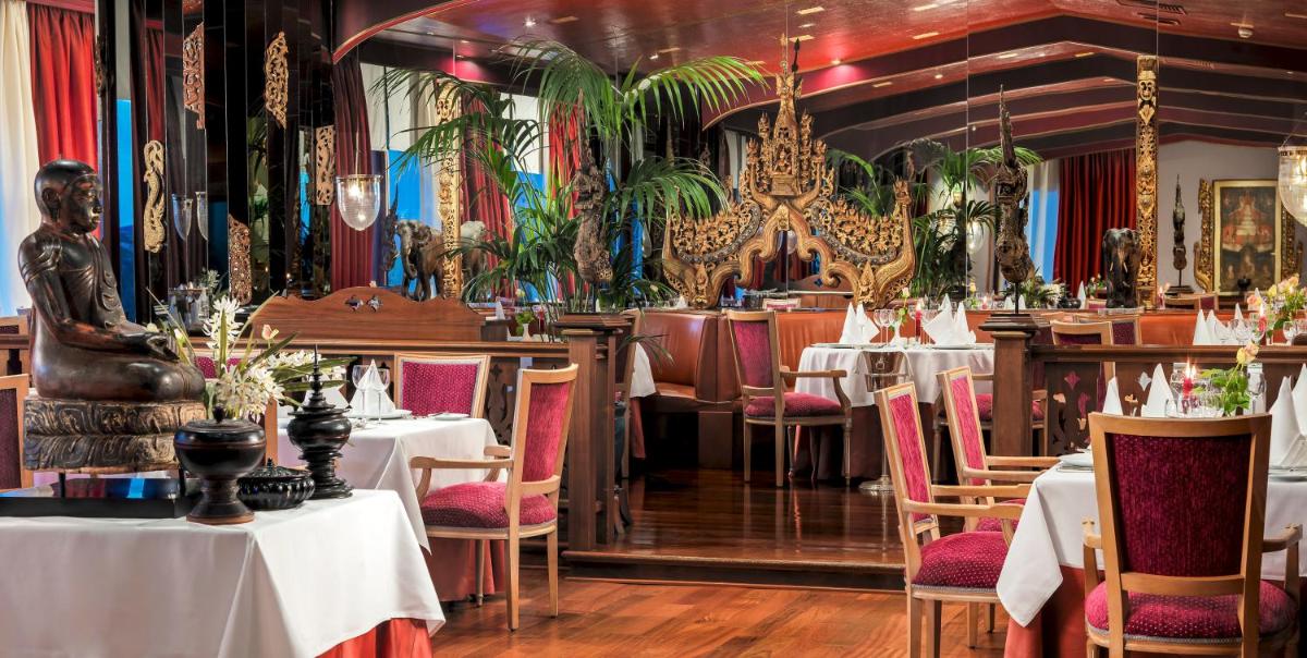 Un restaurante o sitio para comer en Hotel Botanico y Oriental Spa Garden