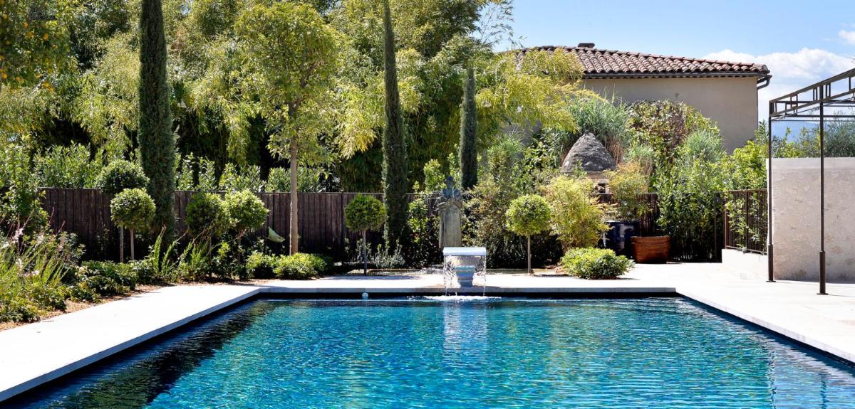 Piscine de l'établissement Domaine du Mas De Pierre ou située à proximité