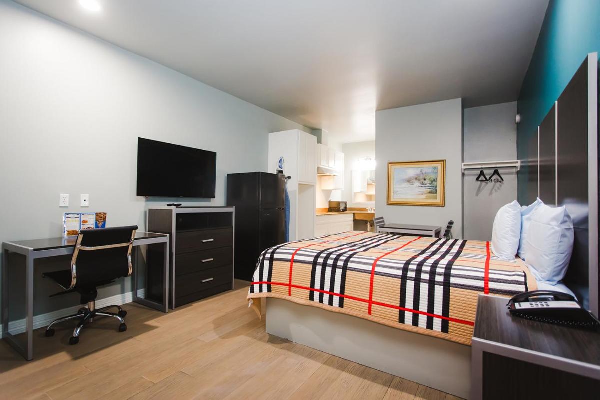 Econo Lodge Inn & Suites Channelview - Houston East - Housity