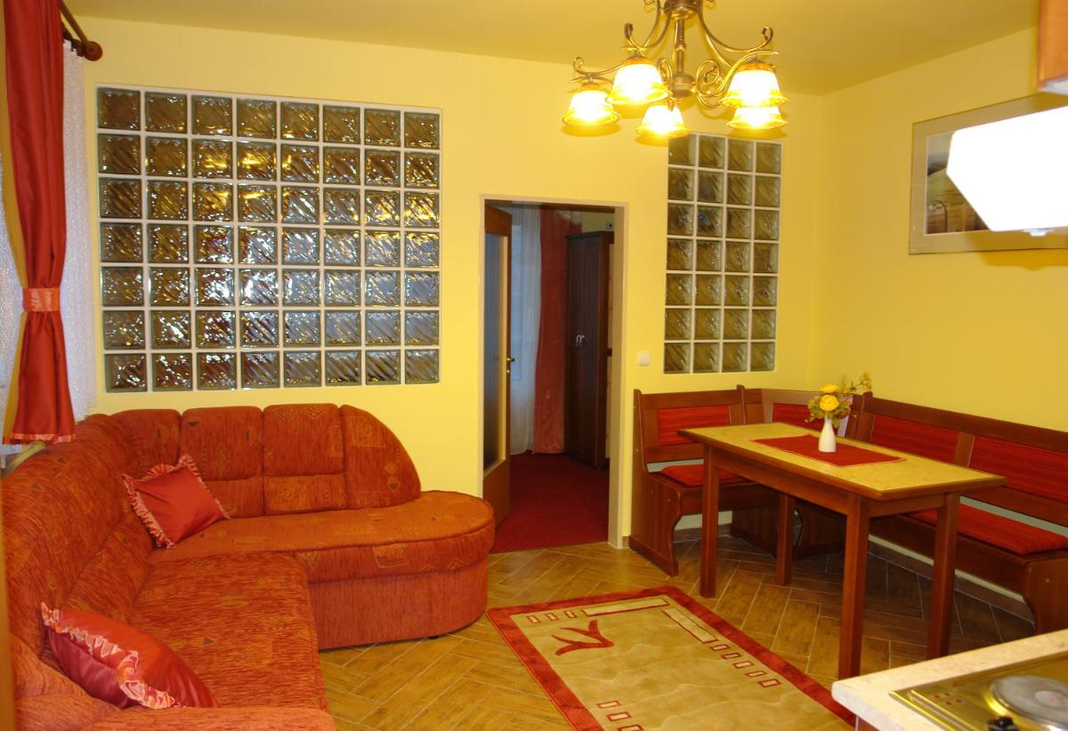 HoldLux Apartmanok - Housity