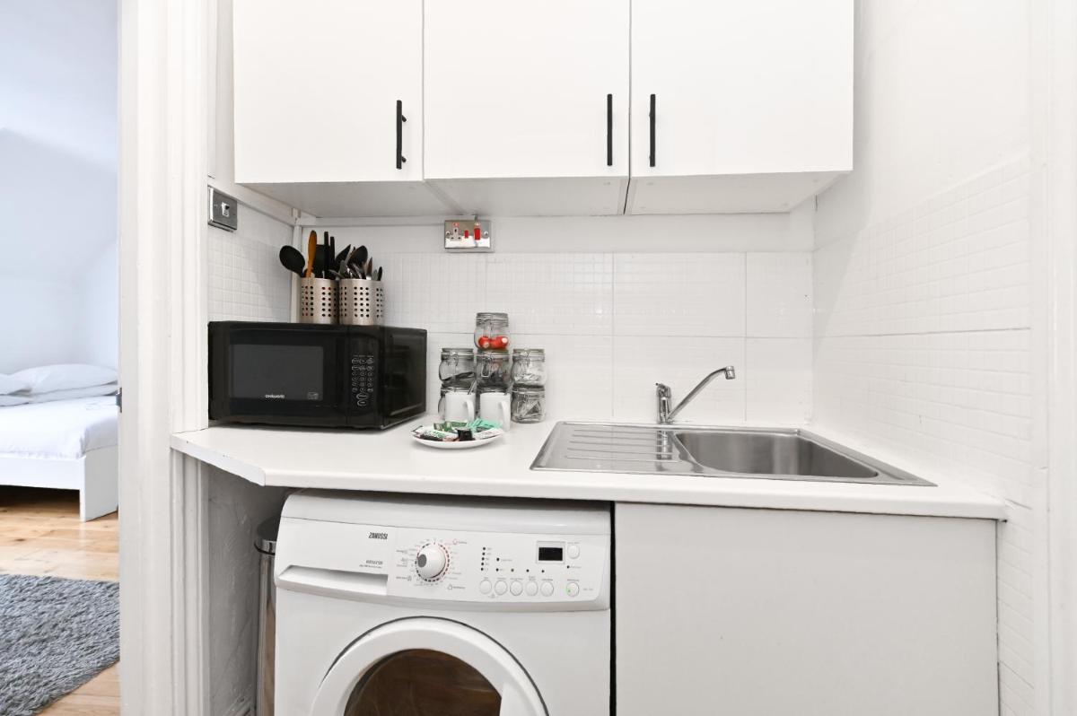 Soho Apartment, Theatres & Old Compton Street - Housity