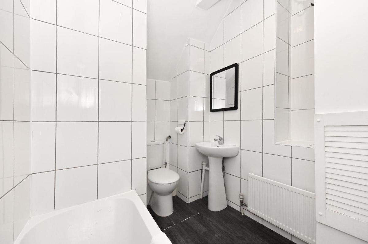 Soho Apartment, Theatres & Old Compton Street - Housity