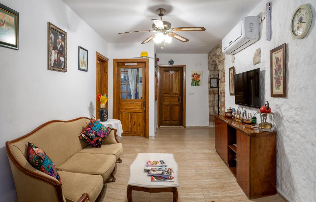 Flores Hotel Alaçatı - Housity