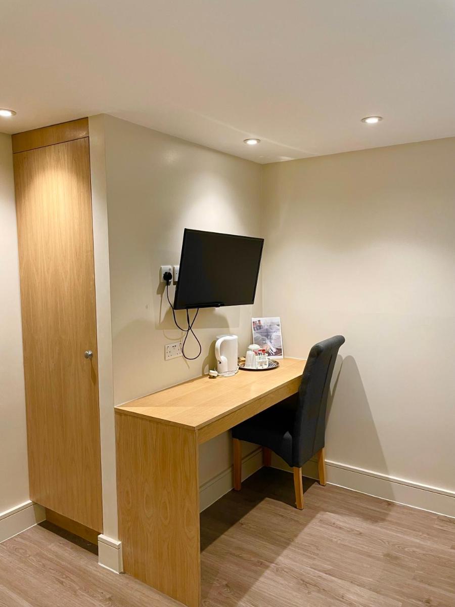 Holtwhites Hotel - Housity
