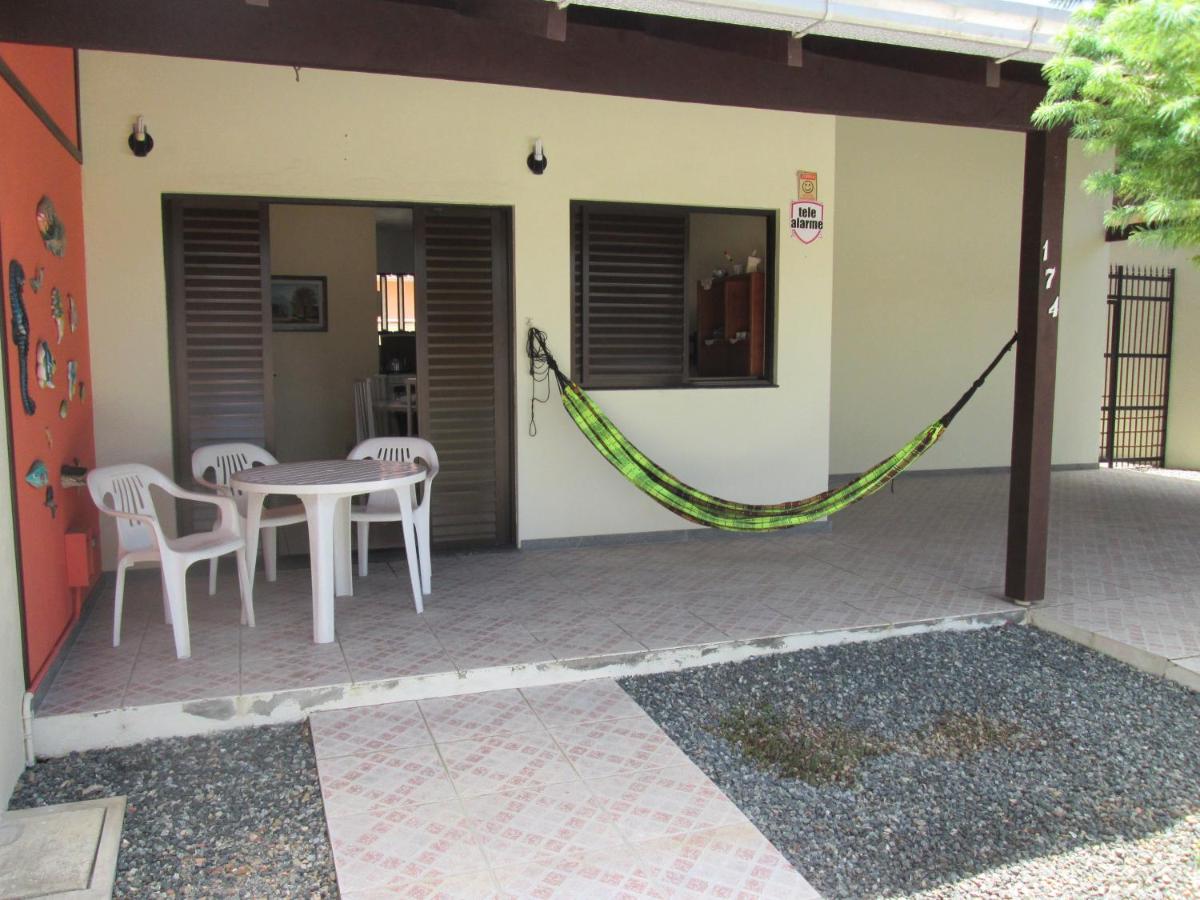 CASA EM PENHA SC PERTO DO BETO CARRERO E DA PRAIA - Housity