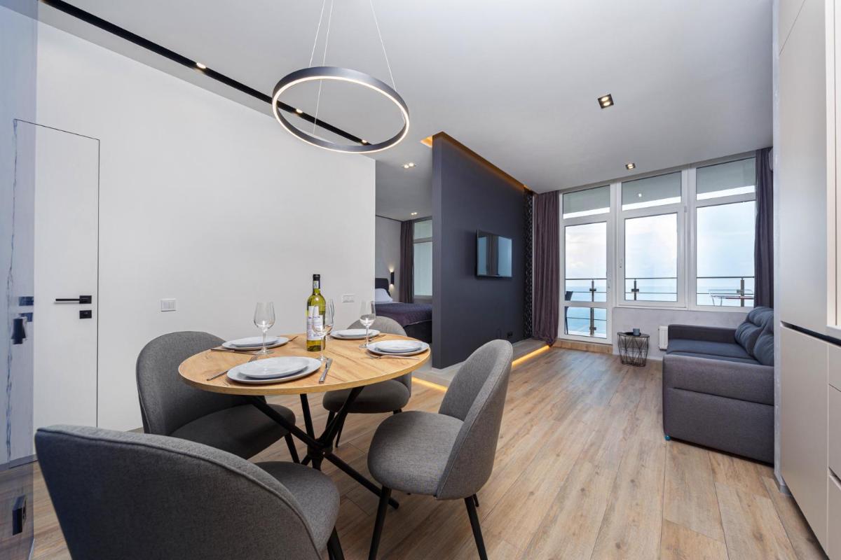 Level 24 - Sea & Sky View Apartment - Housity