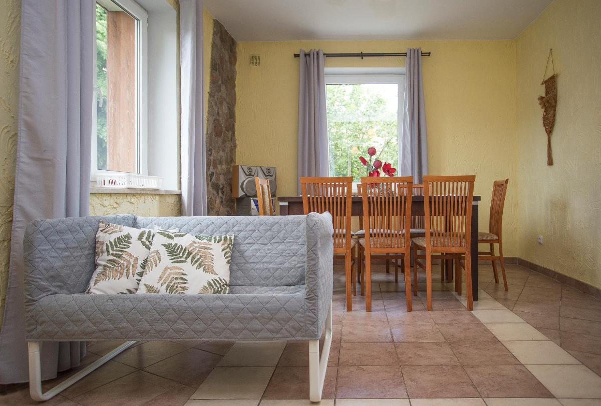 Happy Bison - A 5 Bedroom House With A Garden - Housity