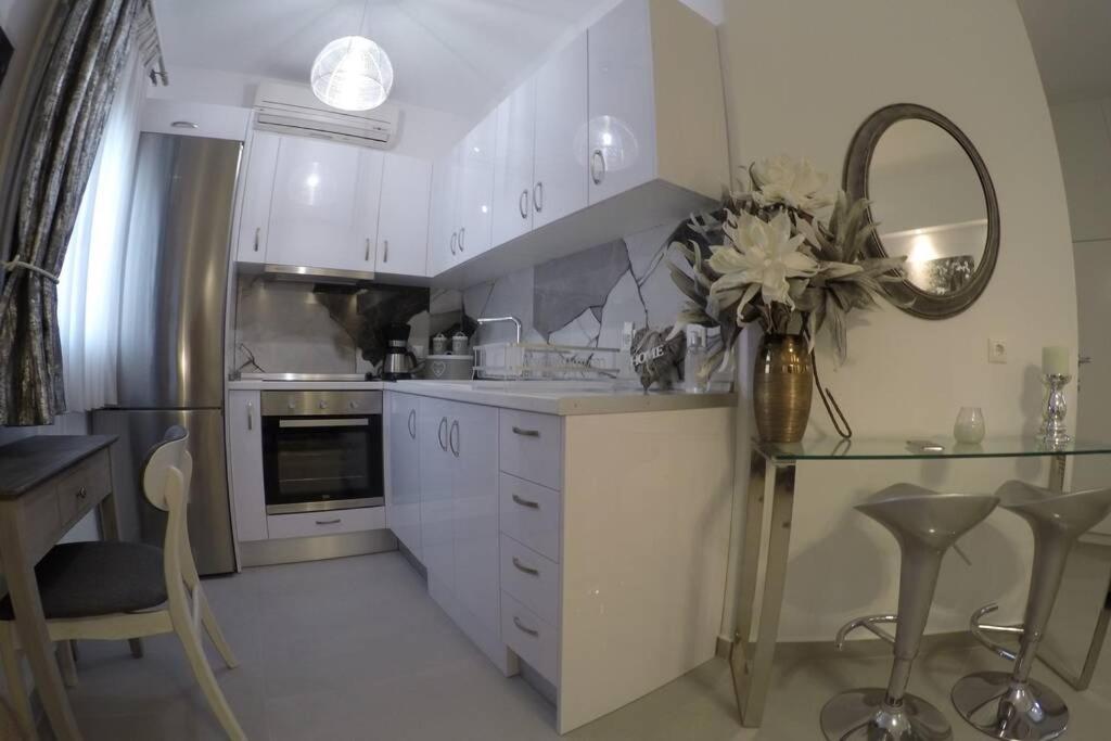 Polychrono New 2 Bedroom Apt. Just By The Sea! - Housity