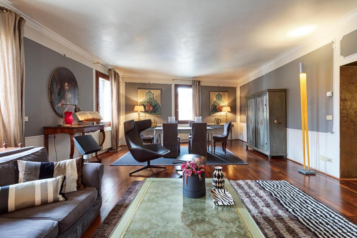 LL4425 Penthouse of 200sqm - Housity