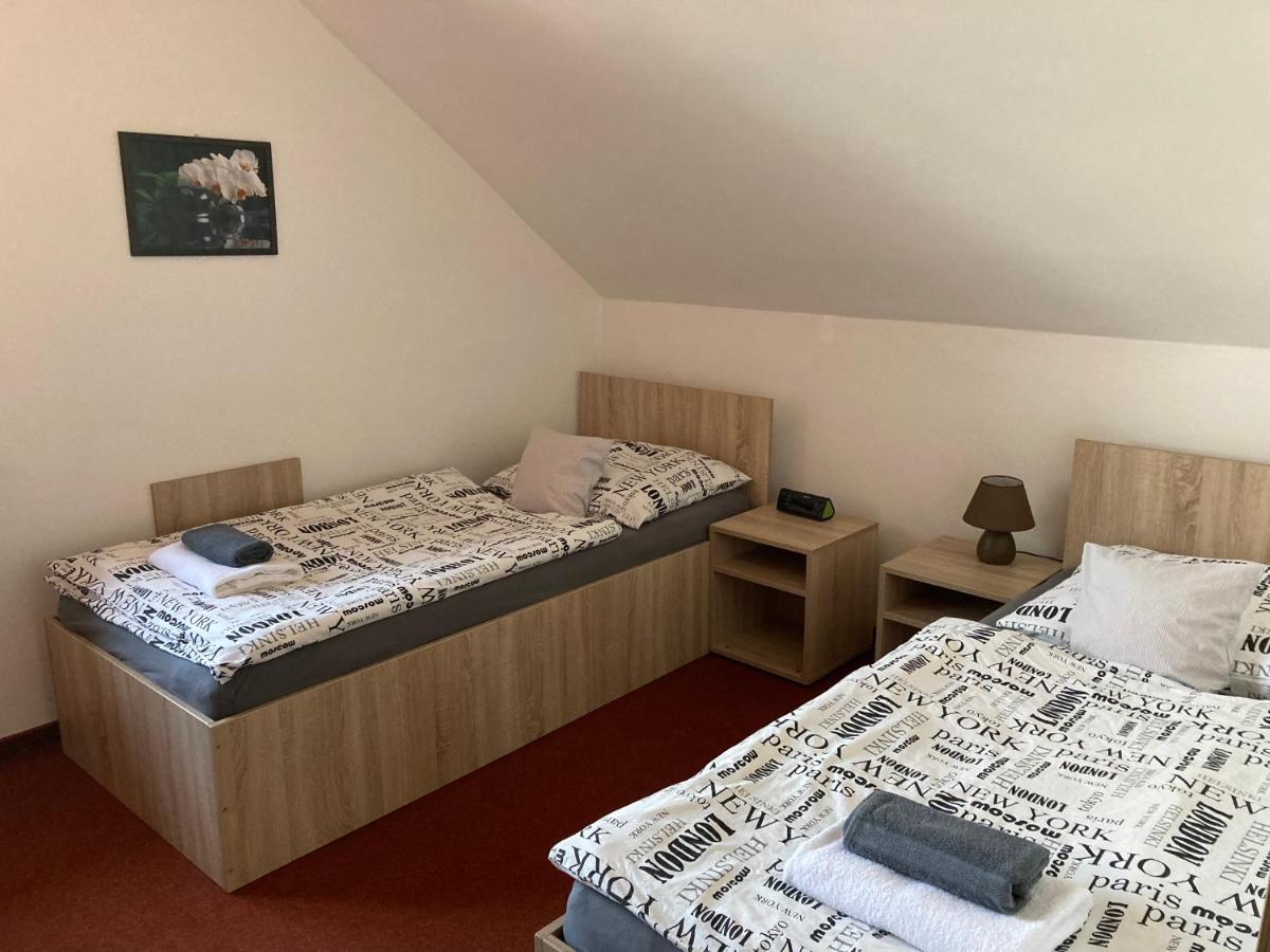 Hospůdka U rybníčku - Housity