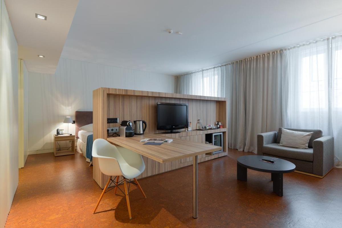 Uma televisão e/ou sistema de entretenimento em Inspira Liberdade Boutique Hotel