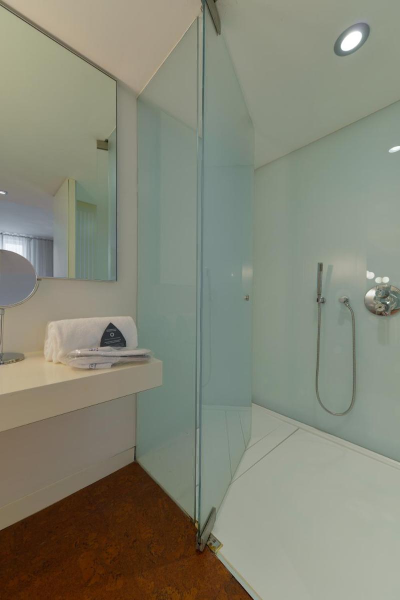 Uma casa de banho em Inspira Liberdade Boutique Hotel