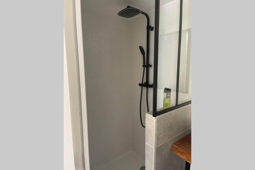 Studio Collobrières Vue sur village - Housity
