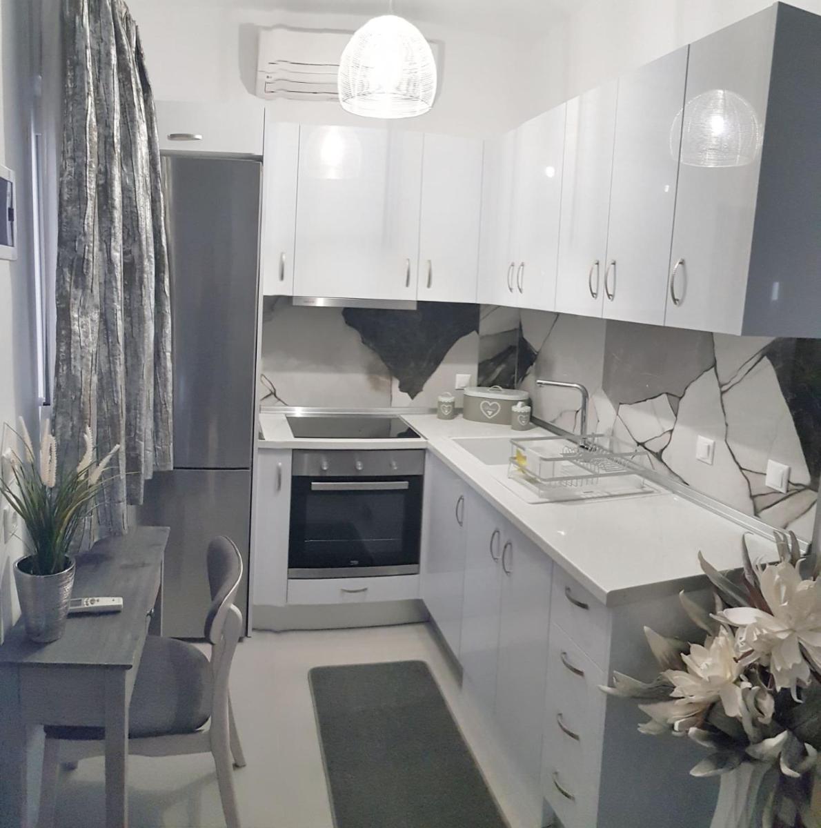 Polychrono New 2 Bedroom Apt. Just By The Sea! - Housity