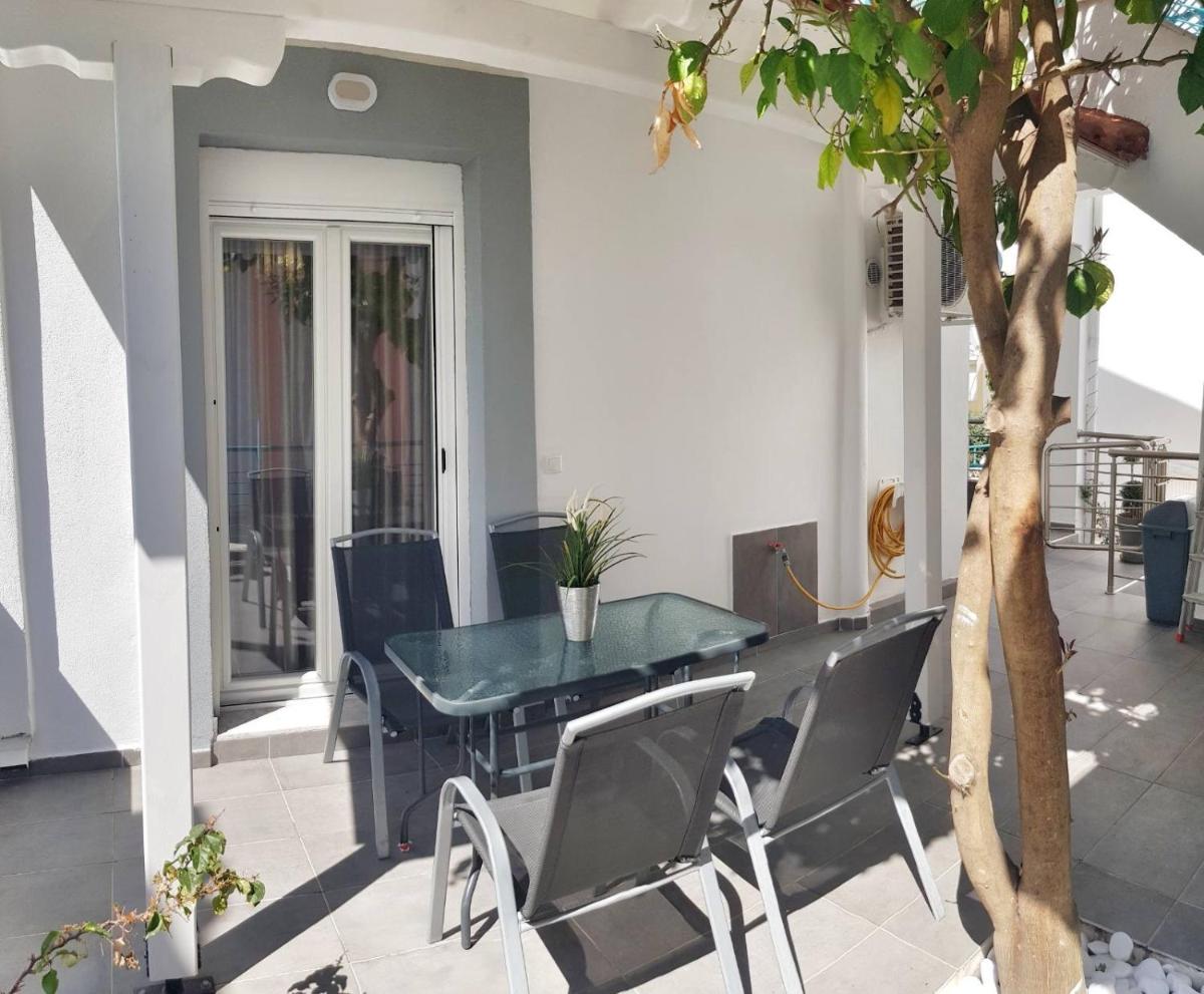 Polychrono New 2 Bedroom Apt. Just By The Sea! - Housity