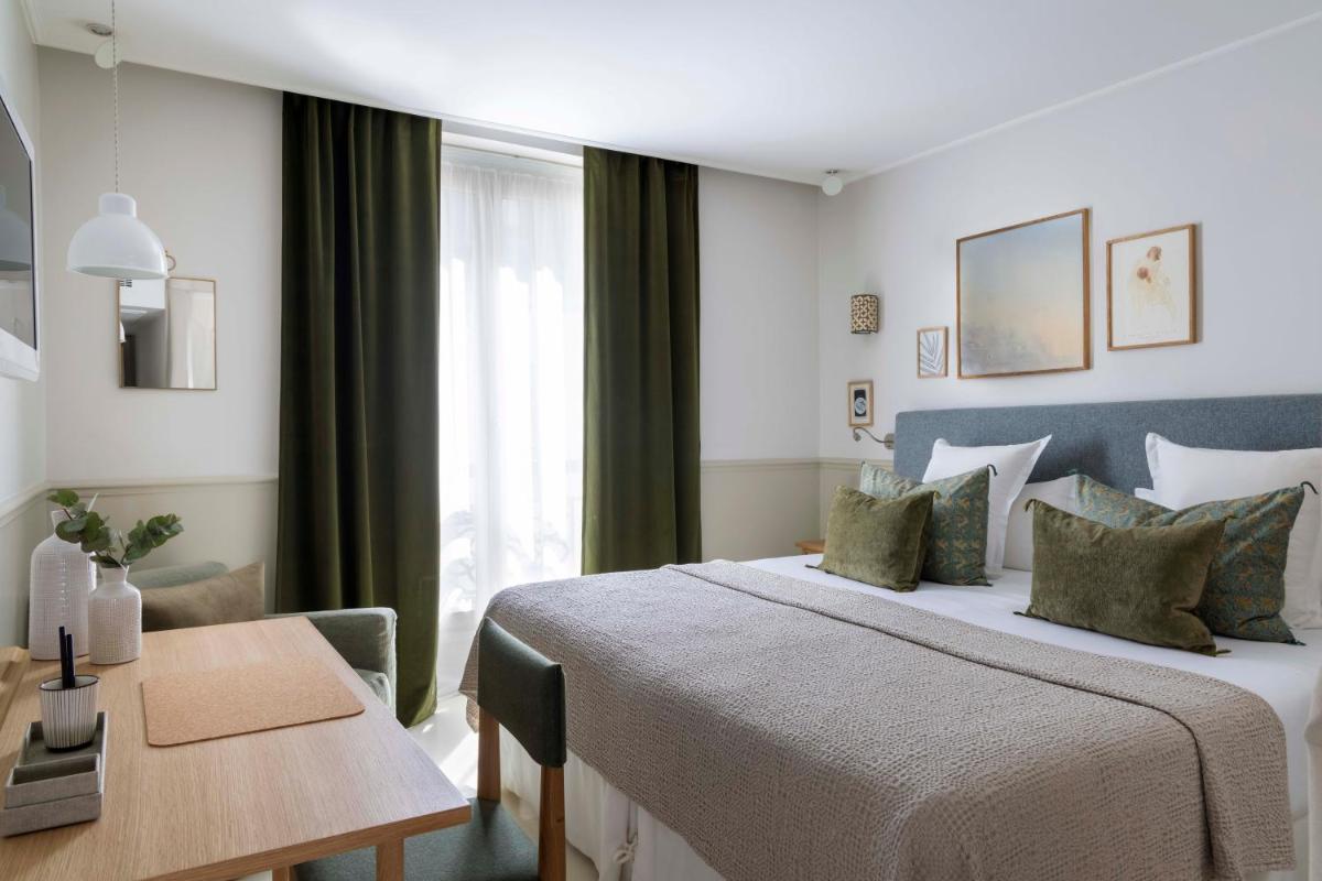 Un ou plusieurs lits dans un hébergement de l'établissement Le Petit Beaumarchais Hotel & Spa